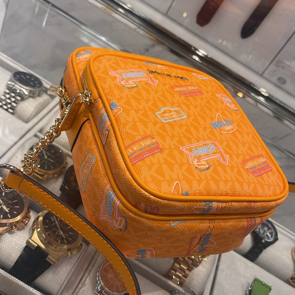 MICHAEL KORS
J Set Md Printed Signature Logo Crossbody NS CHAIN XBODY
POP ORANGE - Picture 8 of 16